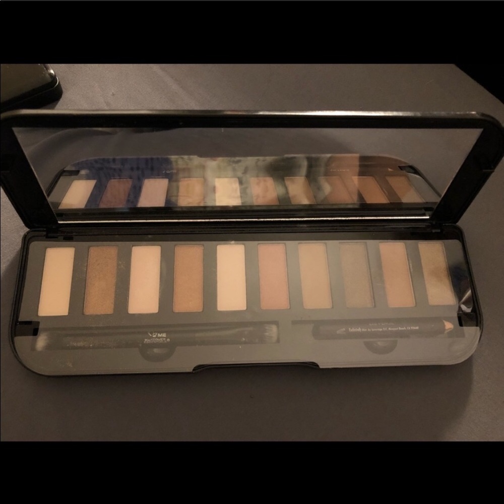 Makeover Essentials Eyeshadow Palette